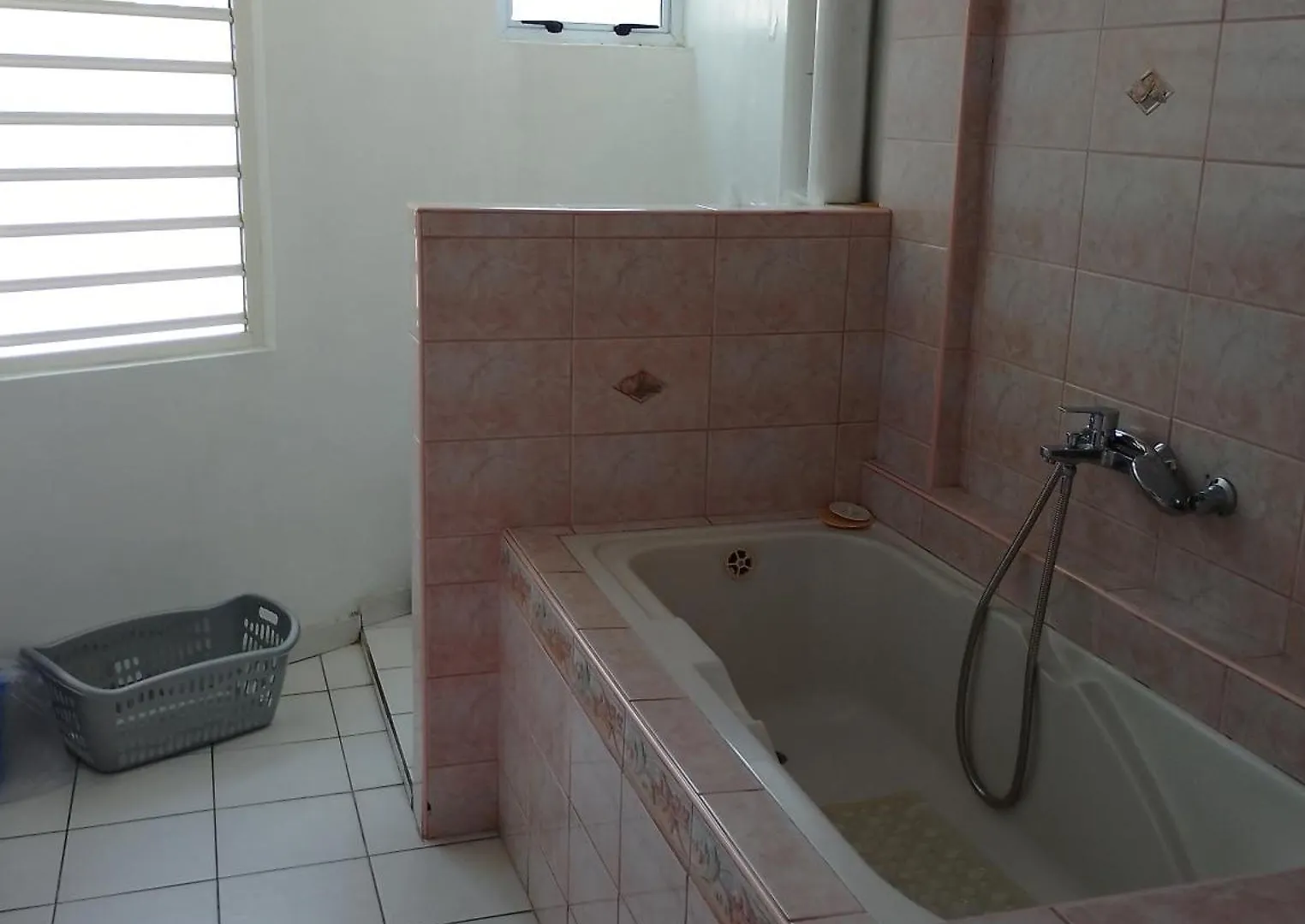 Revolution Tahiti Apartment Papeete
